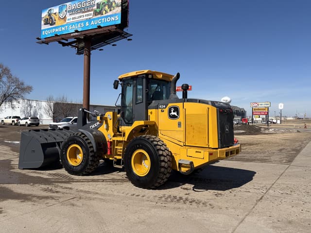 Image of John Deere 624P equipment image 2