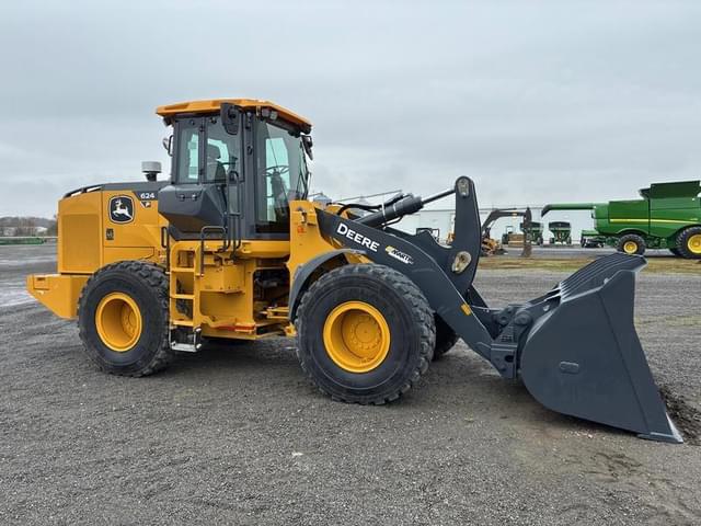 Image of John Deere 624P equipment image 1
