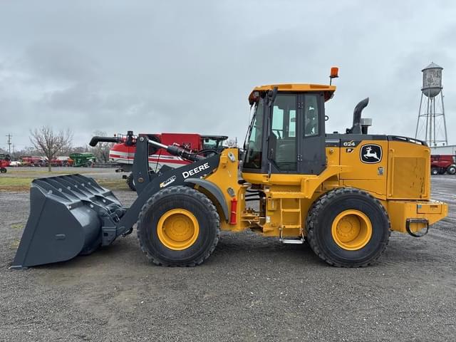 Image of John Deere 624P equipment image 2