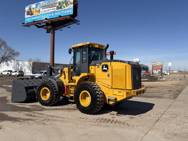 Image of John Deere 624P equipment image 2