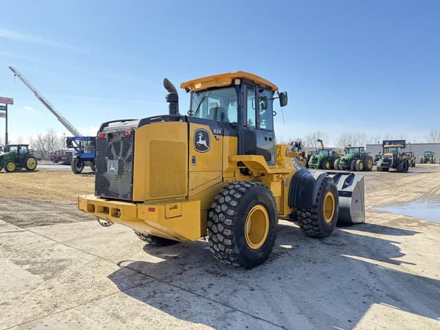 Image of John Deere 624P equipment image 4