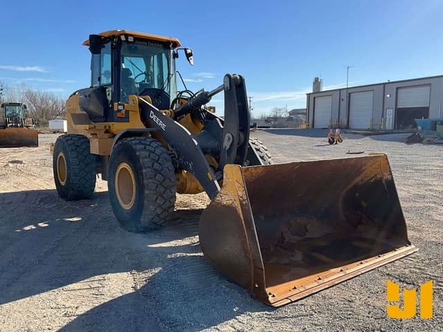 Image of John Deere 624P equipment image 2