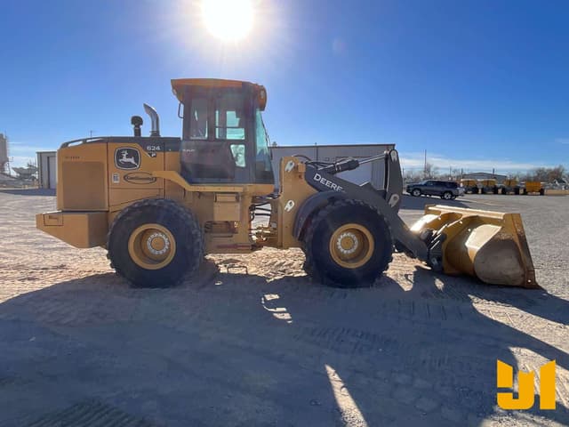 Image of John Deere 624P equipment image 3