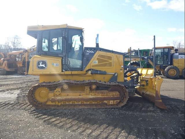 Image of John Deere 700L LGP equipment image 2