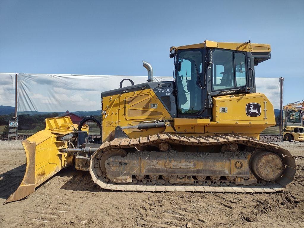 2022 John Deere 750L LGP Equipment Image0