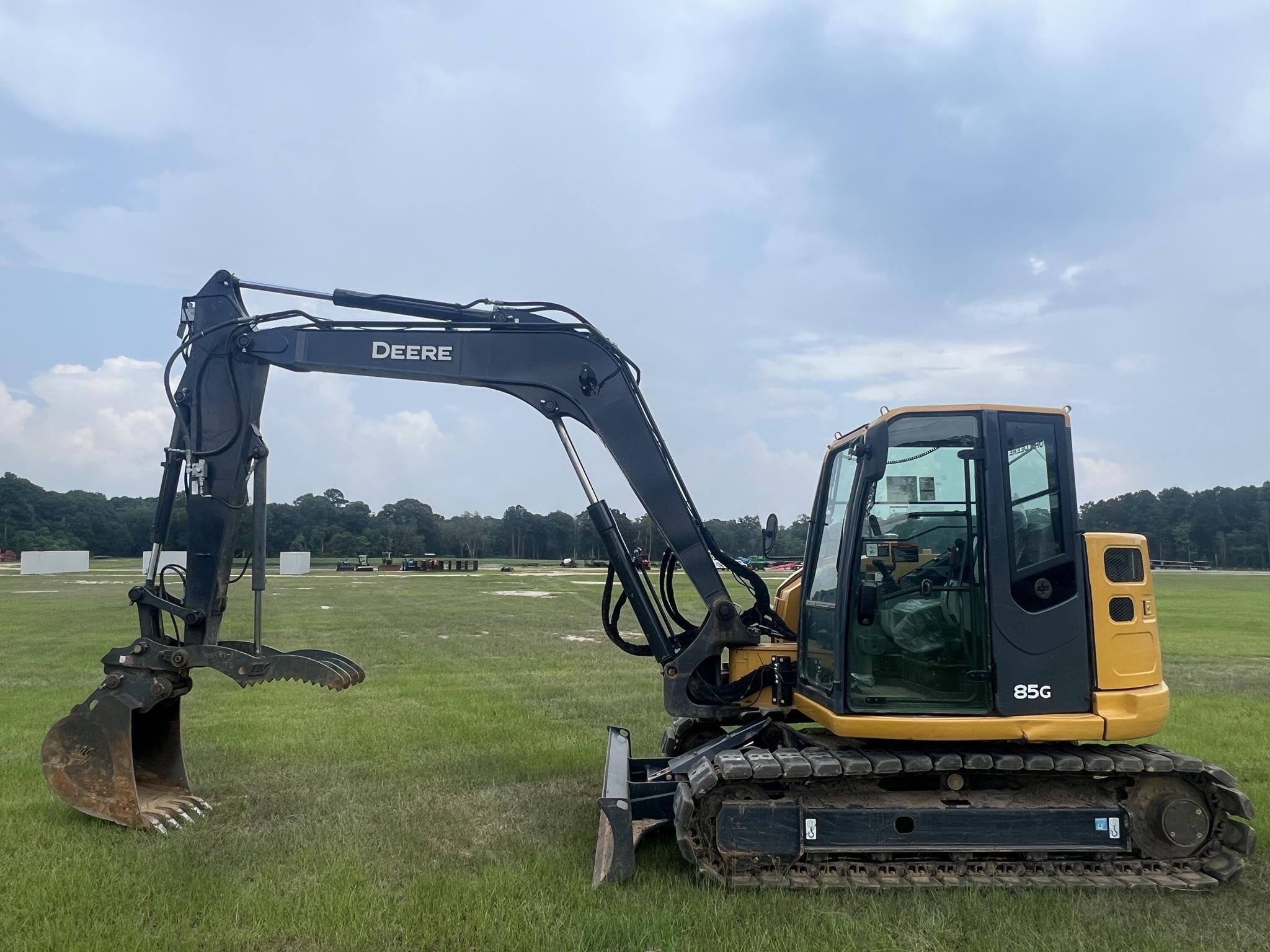 2022 John Deere 85G Equipment Image0