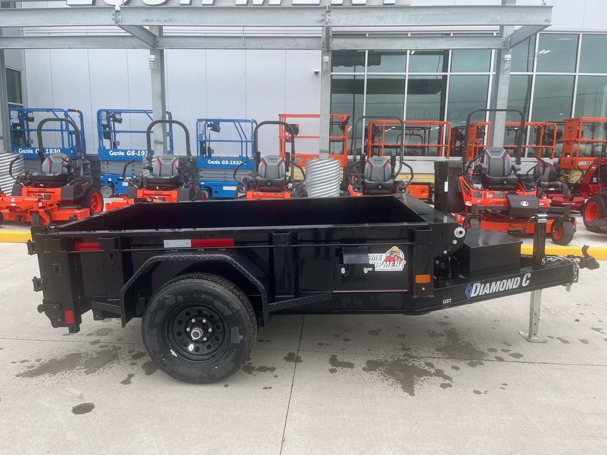 2022 Diamond C GST Equipment Image0