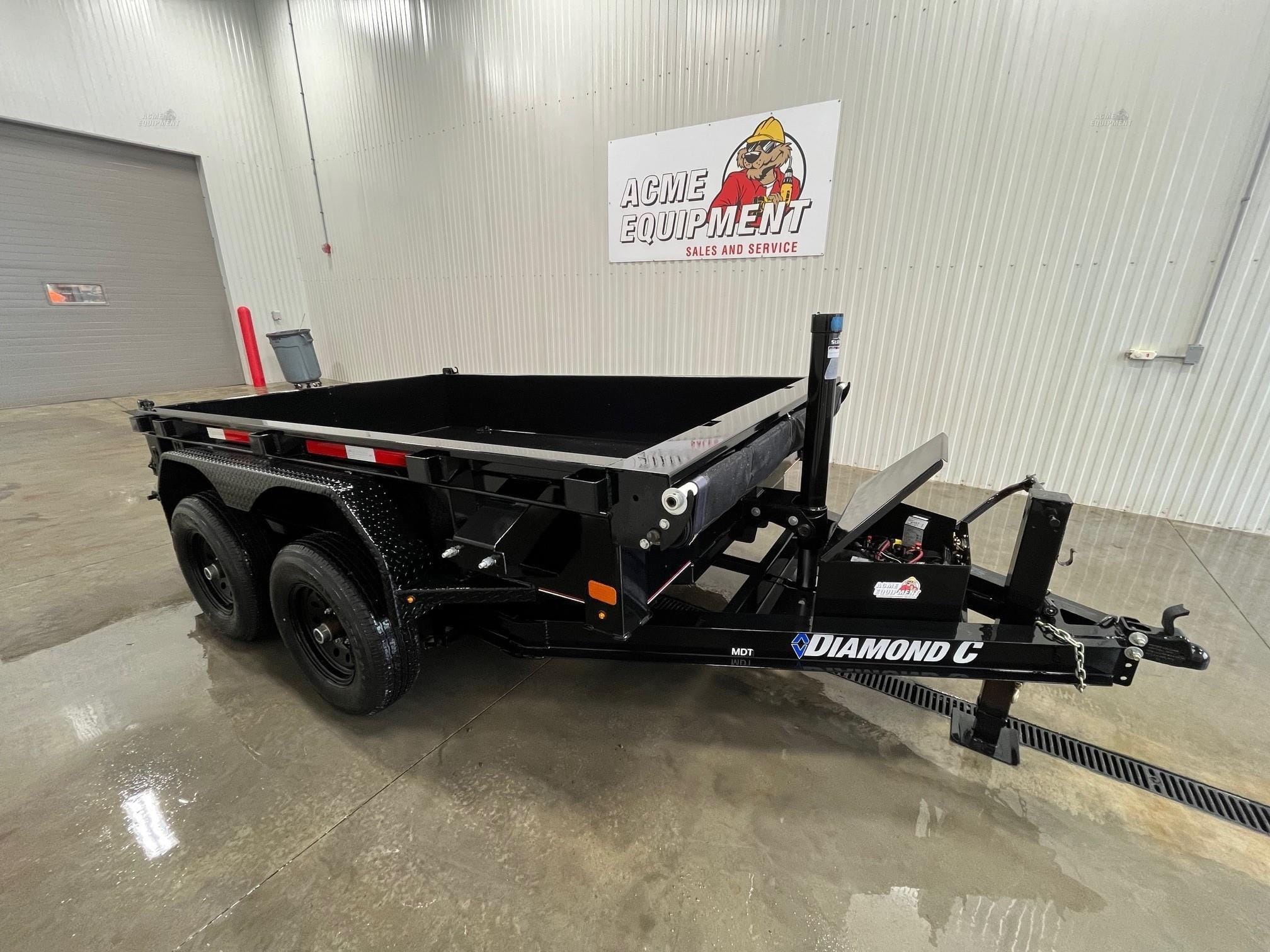 2022 Diamond C MDT 10x77 Equipment Image0