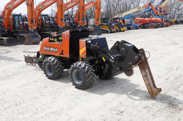 Image of Ditch Witch 410SX equipment image 3