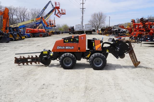 Image of Ditch Witch 410SX equipment image 4