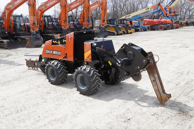 Image of Ditch Witch 410SX equipment image 3