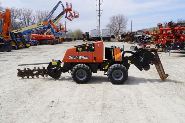 Image of Ditch Witch 410SX equipment image 4