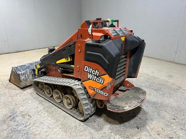 Image of Ditch Witch SK1050 equipment image 2
