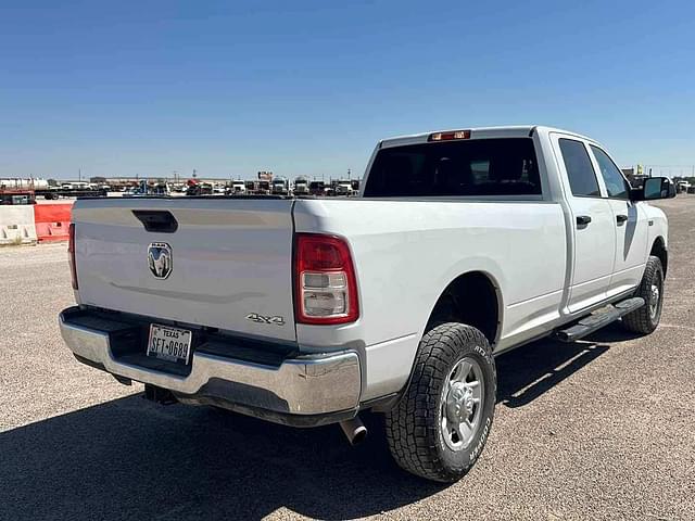 Image of Dodge Ram 2500 equipment image 2