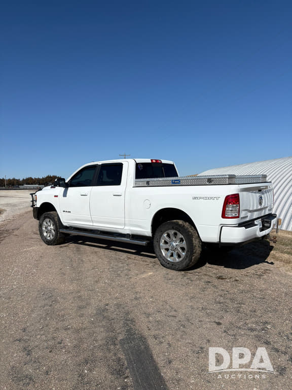 Image of Dodge Ram 2500 equipment image 2