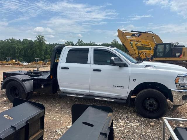 Image of Dodge Ram 3500 equipment image 2