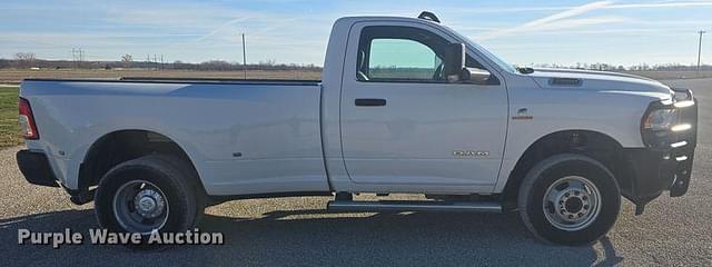 Image of Dodge Ram 3500 equipment image 3