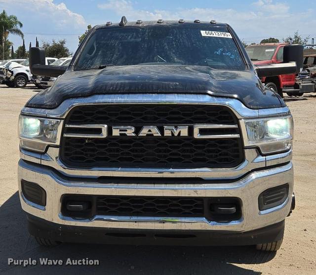 Image of Dodge Ram 3500 equipment image 1