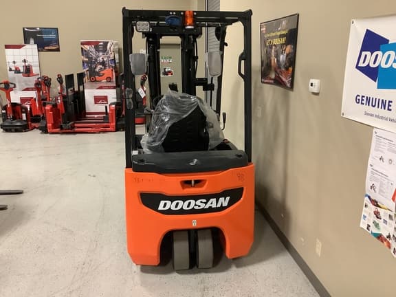 Image of Doosan B20T-7 Plus equipment image 4