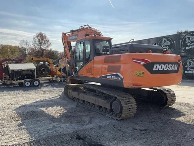 Image of Doosan DX225LC equipment image 1