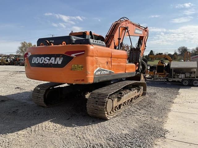 Image of Doosan DX225LC equipment image 3