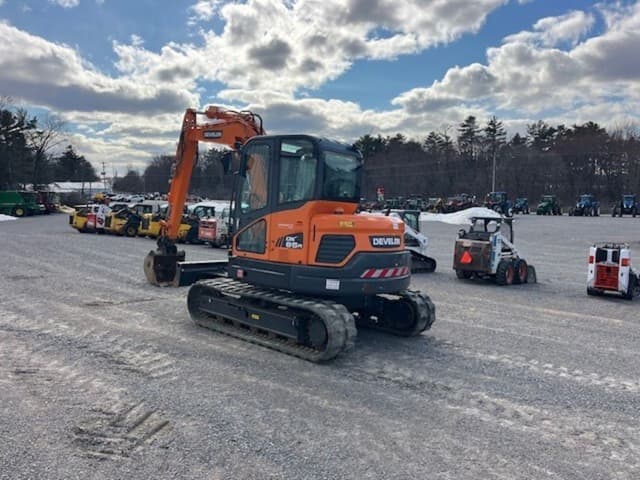 Image of Doosan DX85R-3 equipment image 4