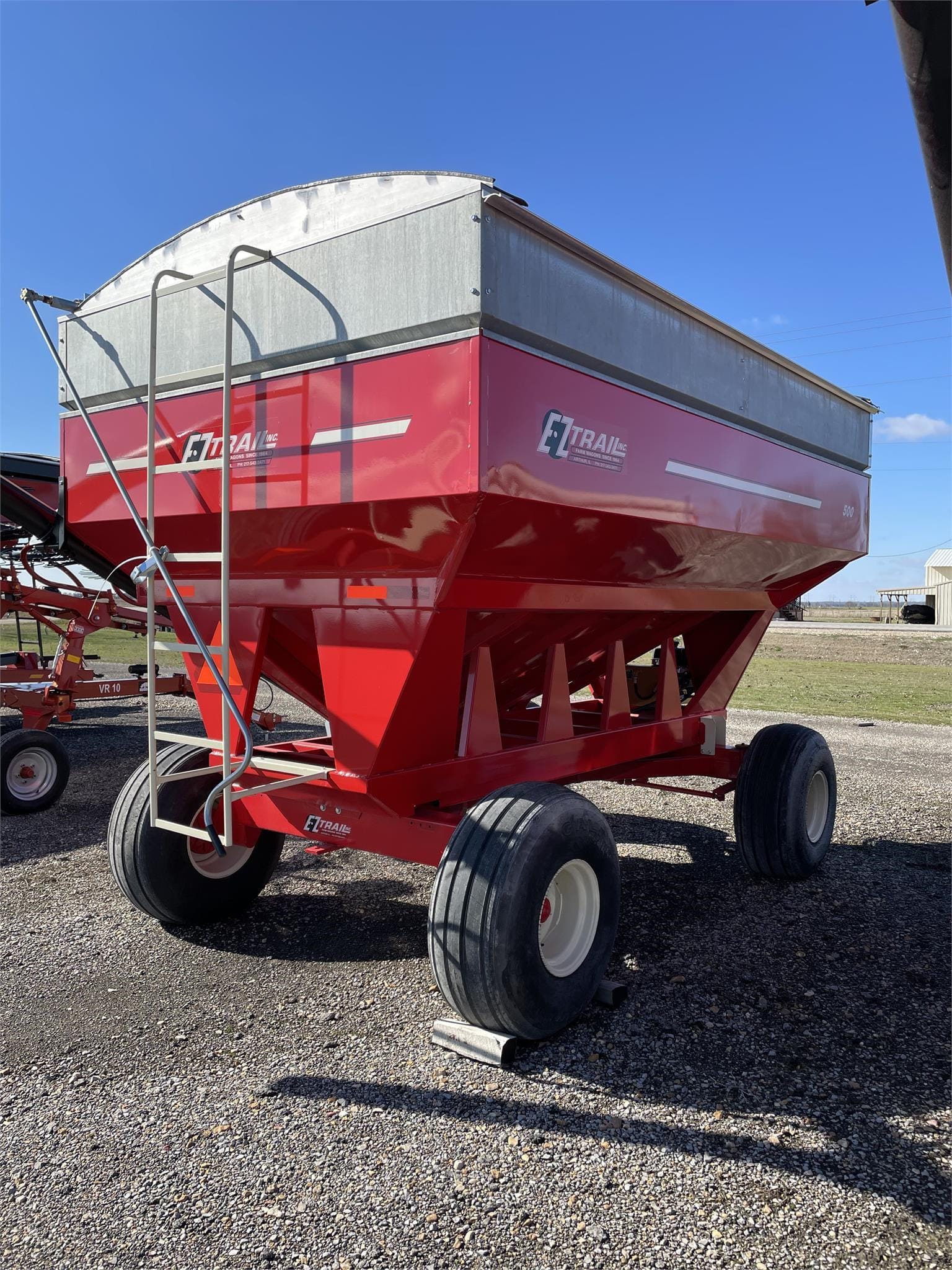 2022 E-Z Trail 1585 Equipment Image0