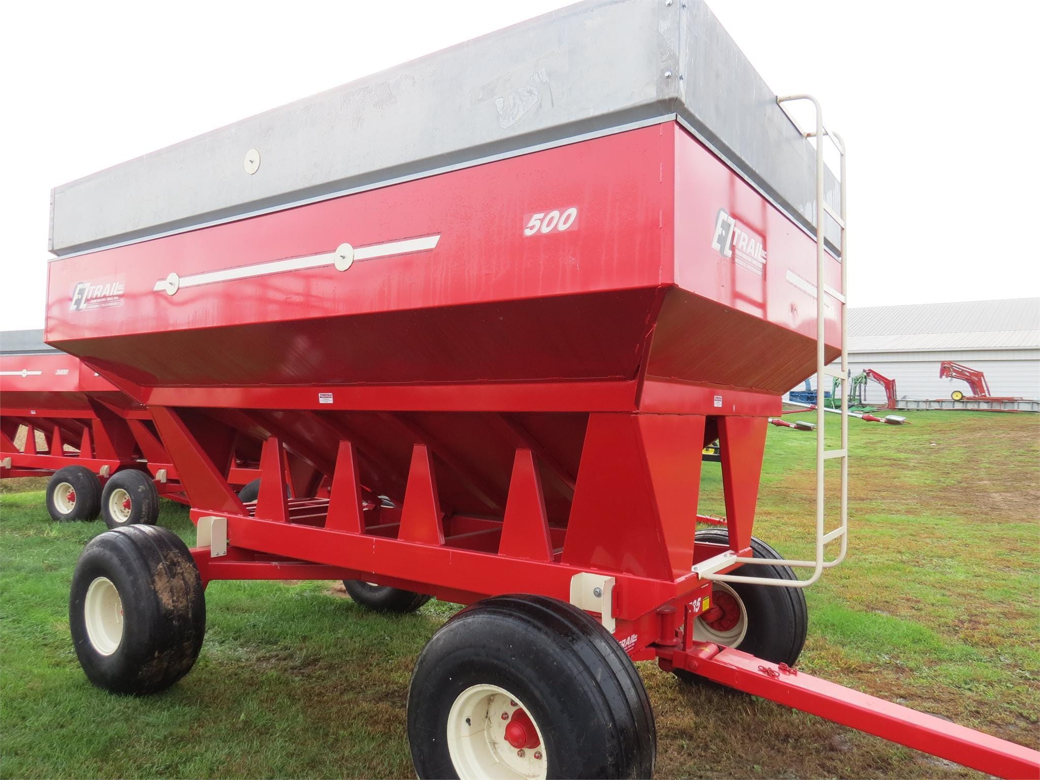 2022 E-Z Trail 500 Equipment Image0