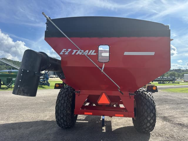 Image of E-Z Trail 550 equipment image 3