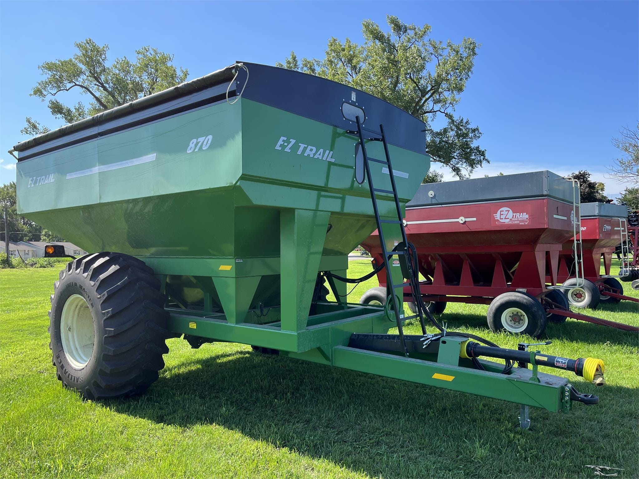 2022 E-Z Trail 870 Equipment Image0