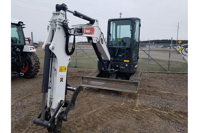 Image of Bobcat E35 equipment image 4