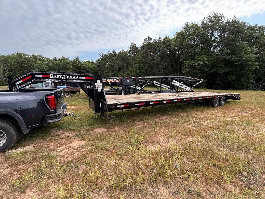 Image of East Texas Deck-over Gooseneck Trailer Primary image