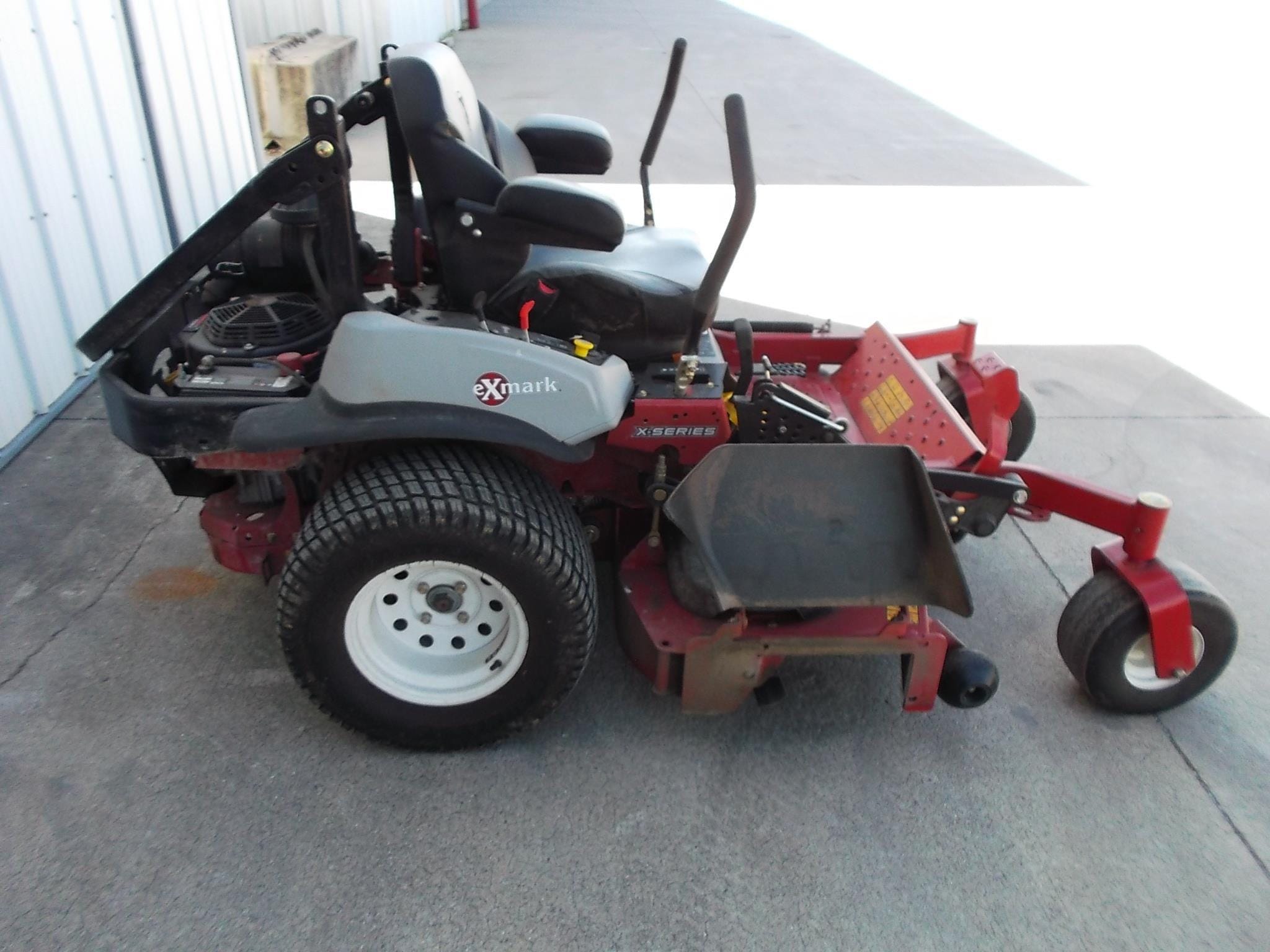 2022 Exmark LZX801GKA606A1 Equipment Image0
