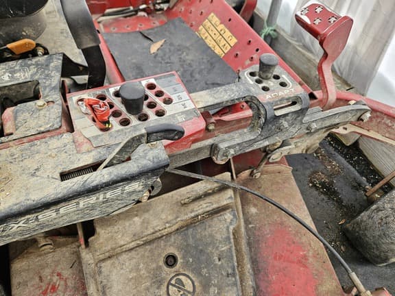 Image of Exmark LZX921GKA726G1 equipment image 4