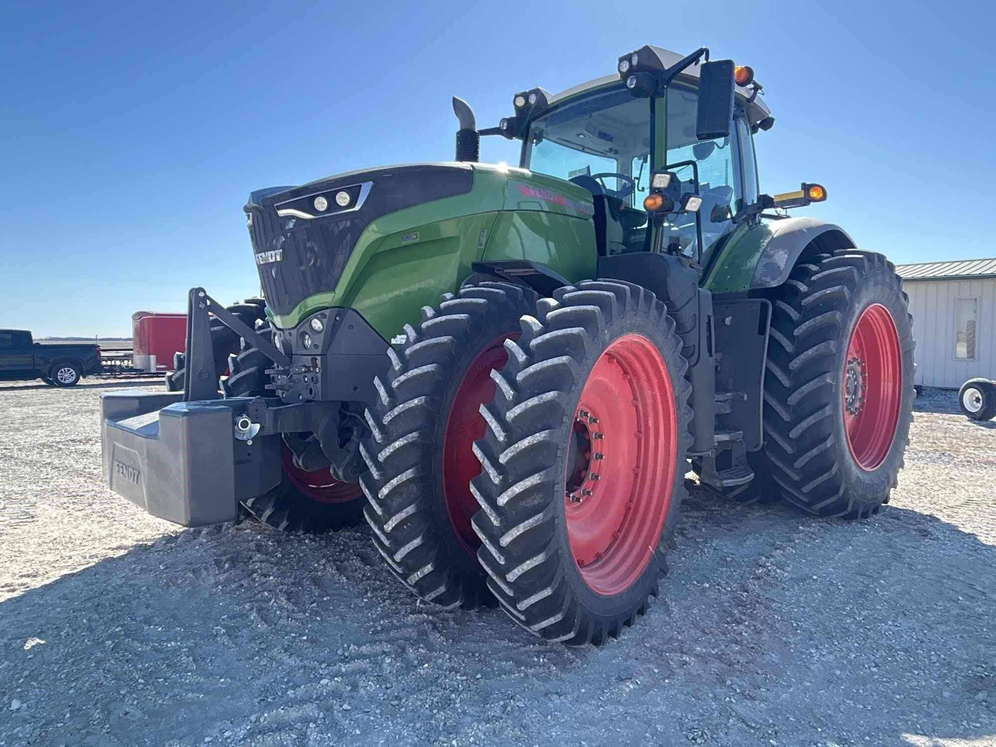 2022 Fendt 1038 Vario Equipment Image0