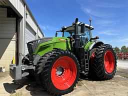300 - 424 HP Tractors image