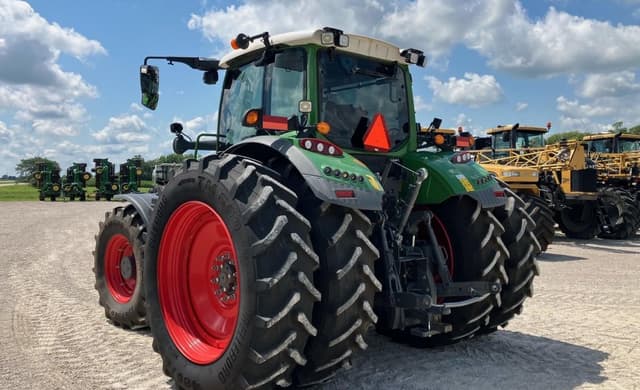 Image of Fendt 718 Vario equipment image 2