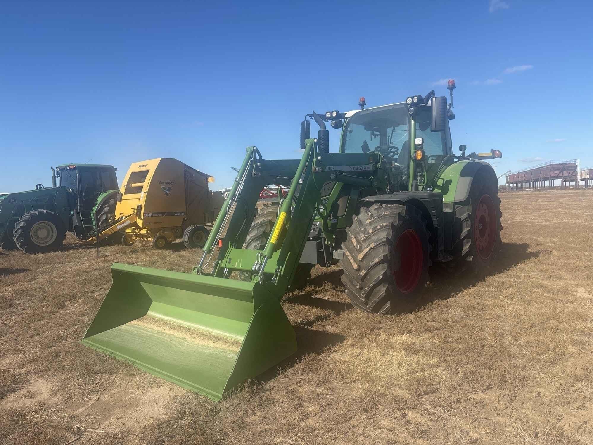2022 Fendt 724 Vario Equipment Image0
