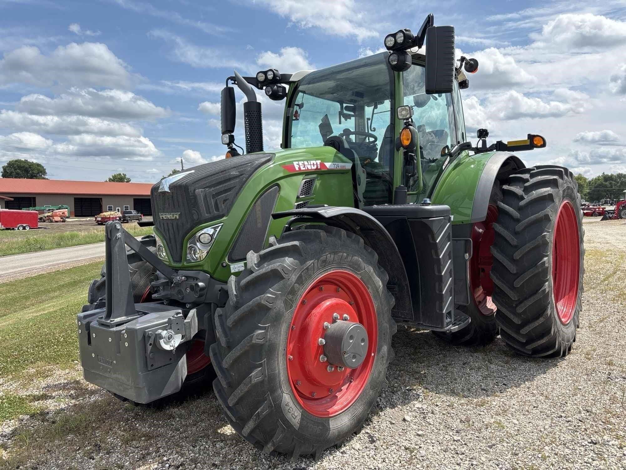 2022 Fendt 724 Vario Equipment Image0