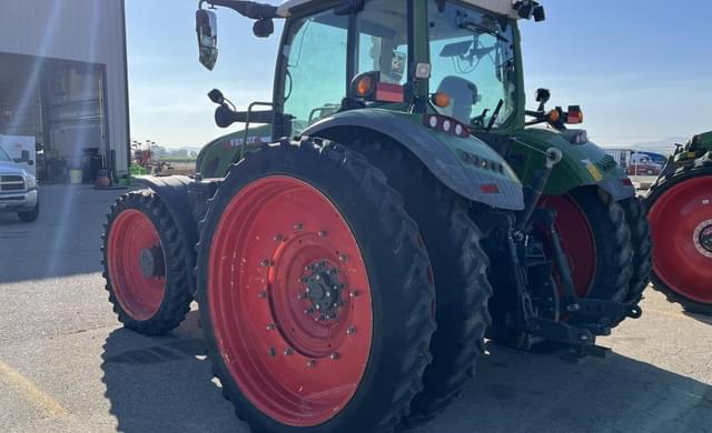 Image of Fendt 724 Vario equipment image 2
