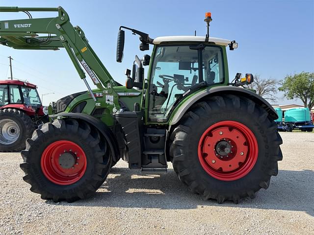 Image of Fendt 724 Vario equipment image 1