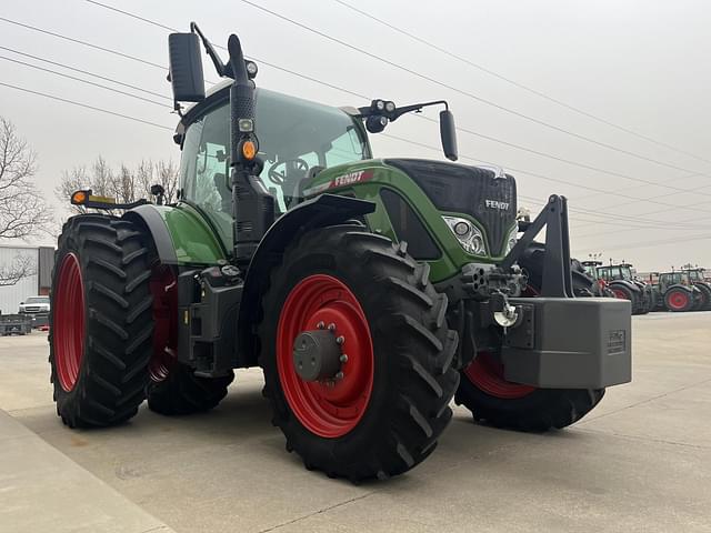 Image of Fendt 724 Vario equipment image 2