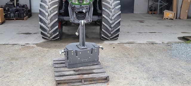 Image of Fendt 724 Vario equipment image 2