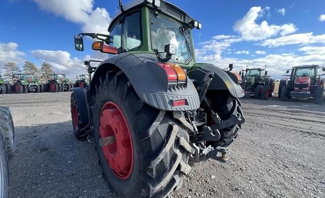 Image of Fendt 824 Vario equipment image 2