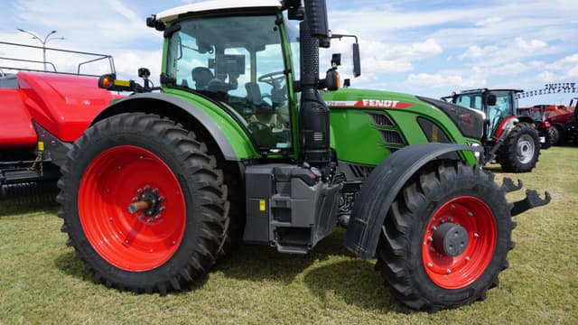 Image of Fendt 724 Vario equipment image 2