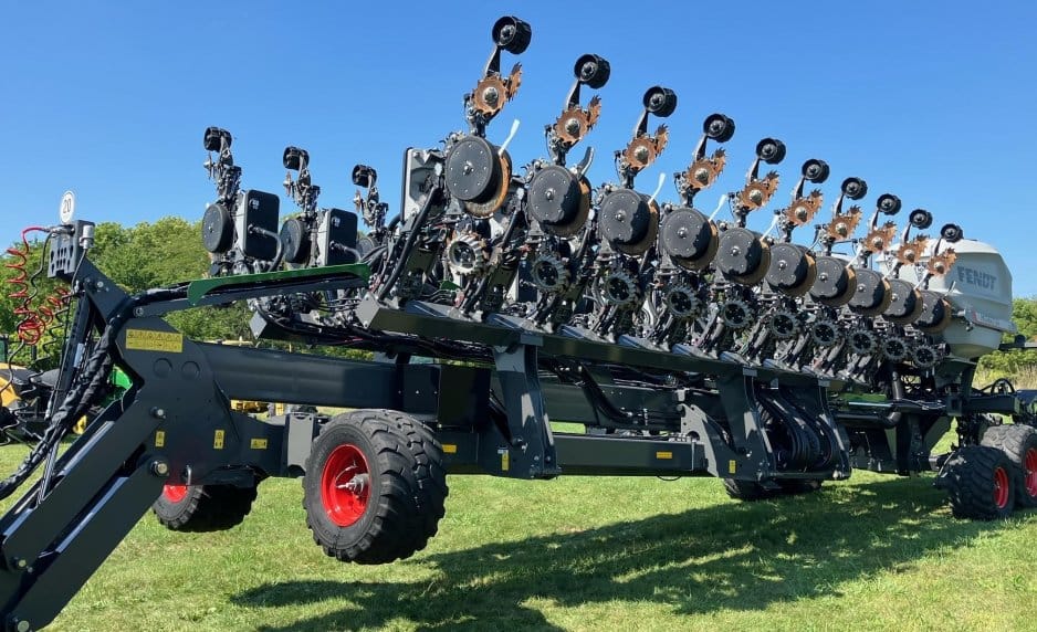 2022 Fendt Momentum 24 Equipment Image0