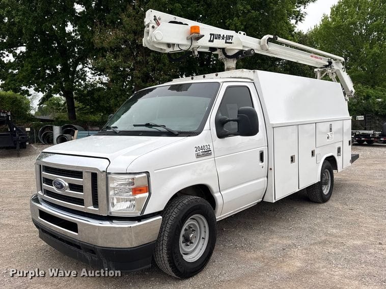 2022 Ford E-350 Equipment Image0