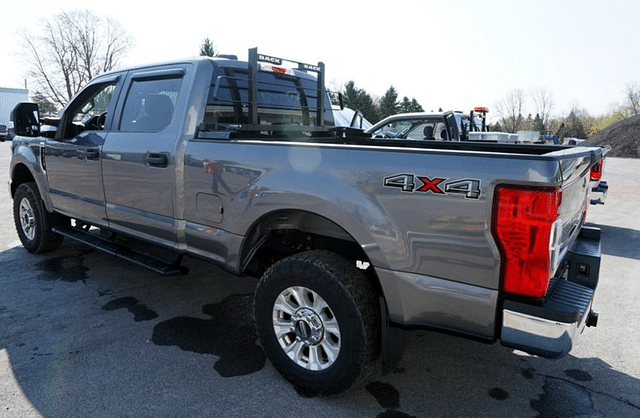 Image of Ford F-350 equipment image 2