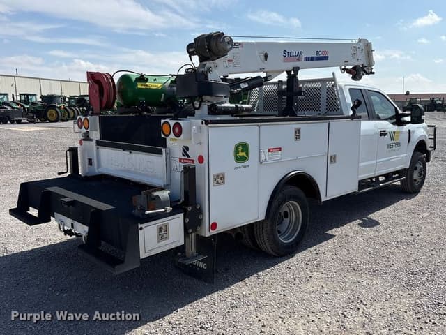 Image of Ford F-350 equipment image 4