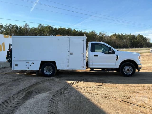 Image of Ford F-350 equipment image 3